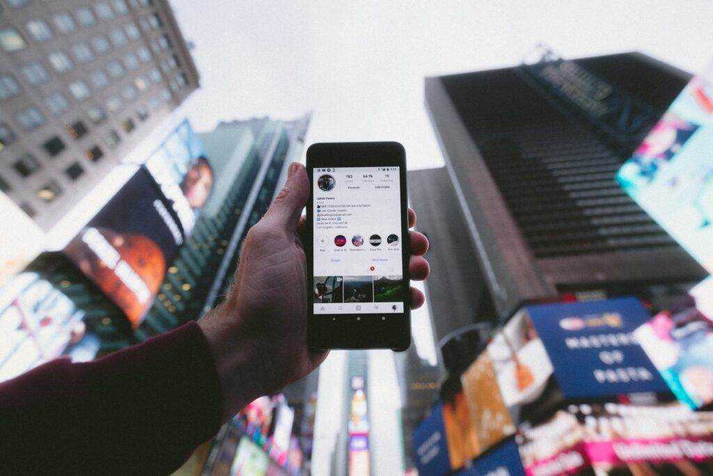 watch instagram stories anonymously
